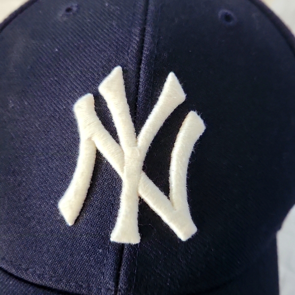 "Official" New York Yankees Stadium, "Twins Enterprise" baseball cap. Adult, adj - Picture 4 of 8